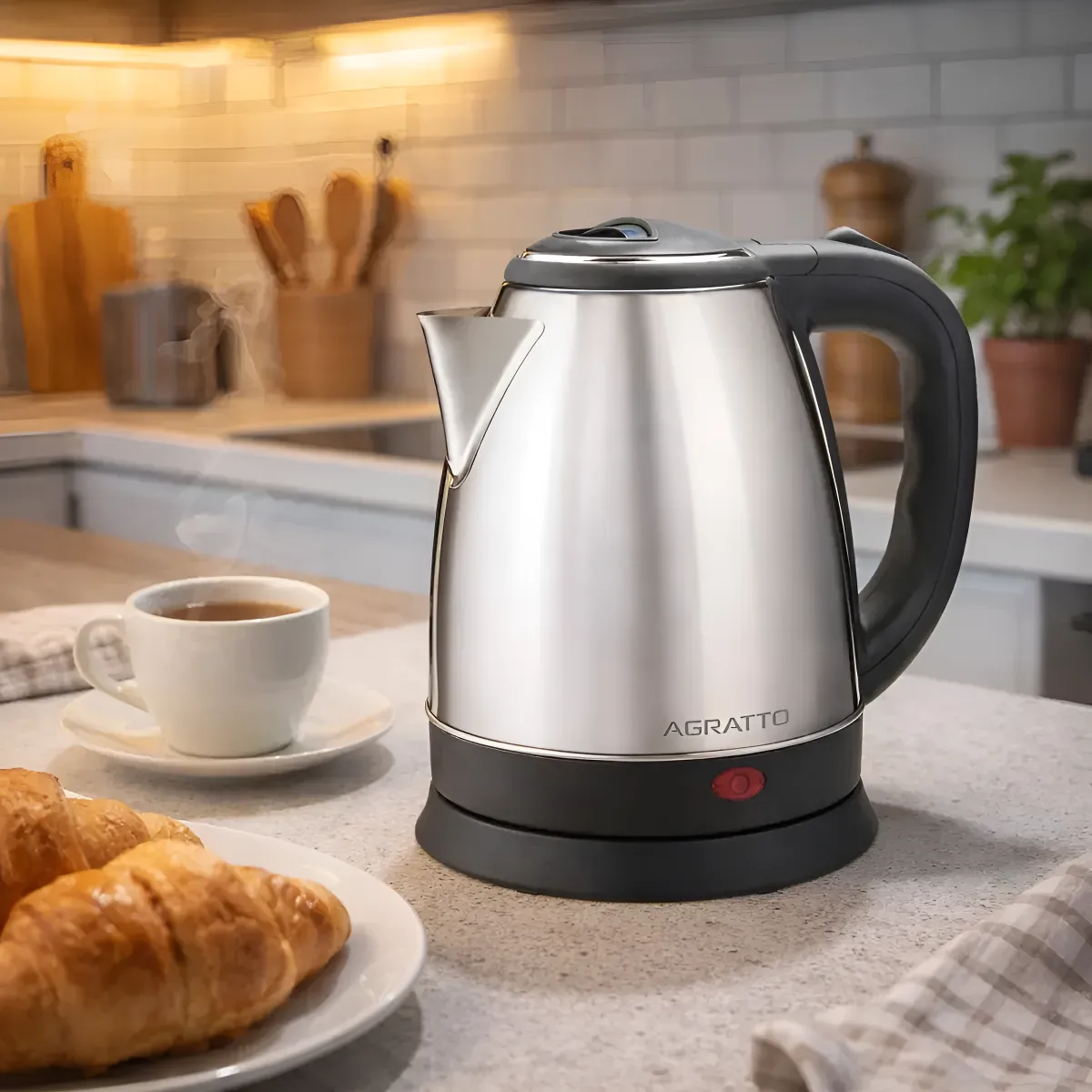 Chaleira Elétrica Agratto 784 (Inox, 1,8L): simples e barata, mas aguenta o tranco?